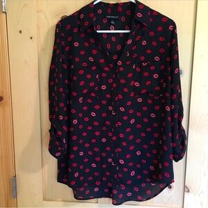 Fortune + Ivy Black w Red Lips Christelle Button Down Top XL